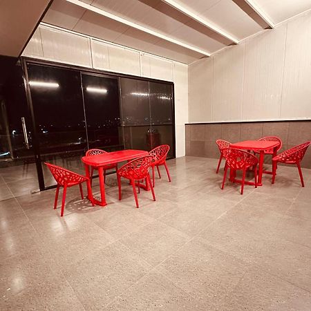 The Lodgers 2 Bhk Serviced Apartment Near Artemis Hospital Sector 57 Gurgaon - Nearest Metro Station Sector 54 Chowk Exterior foto