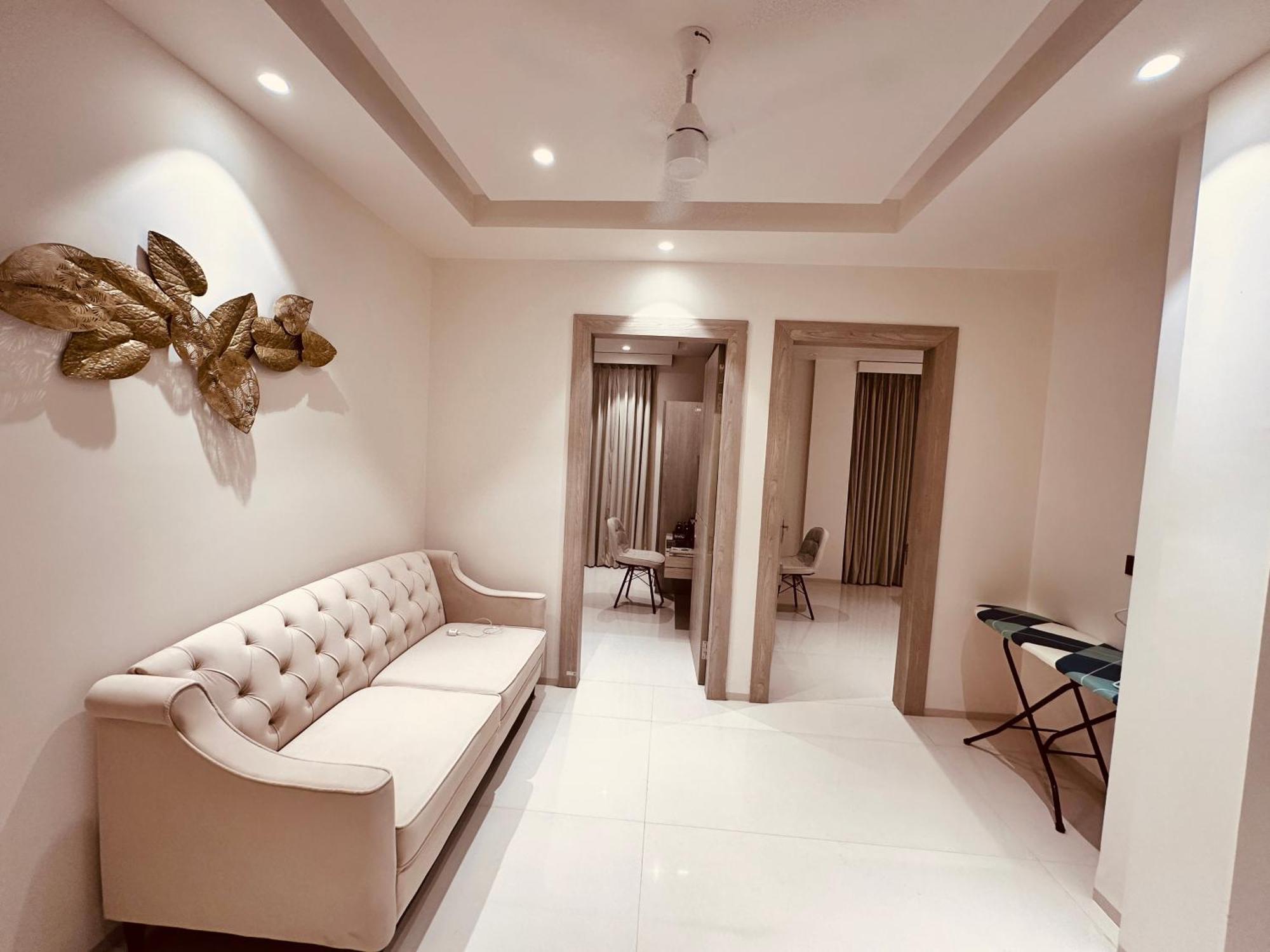 The Lodgers 2 Bhk Serviced Apartment Near Artemis Hospital Sector 57 Gurgaon - Nearest Metro Station Sector 54 Chowk Exterior foto