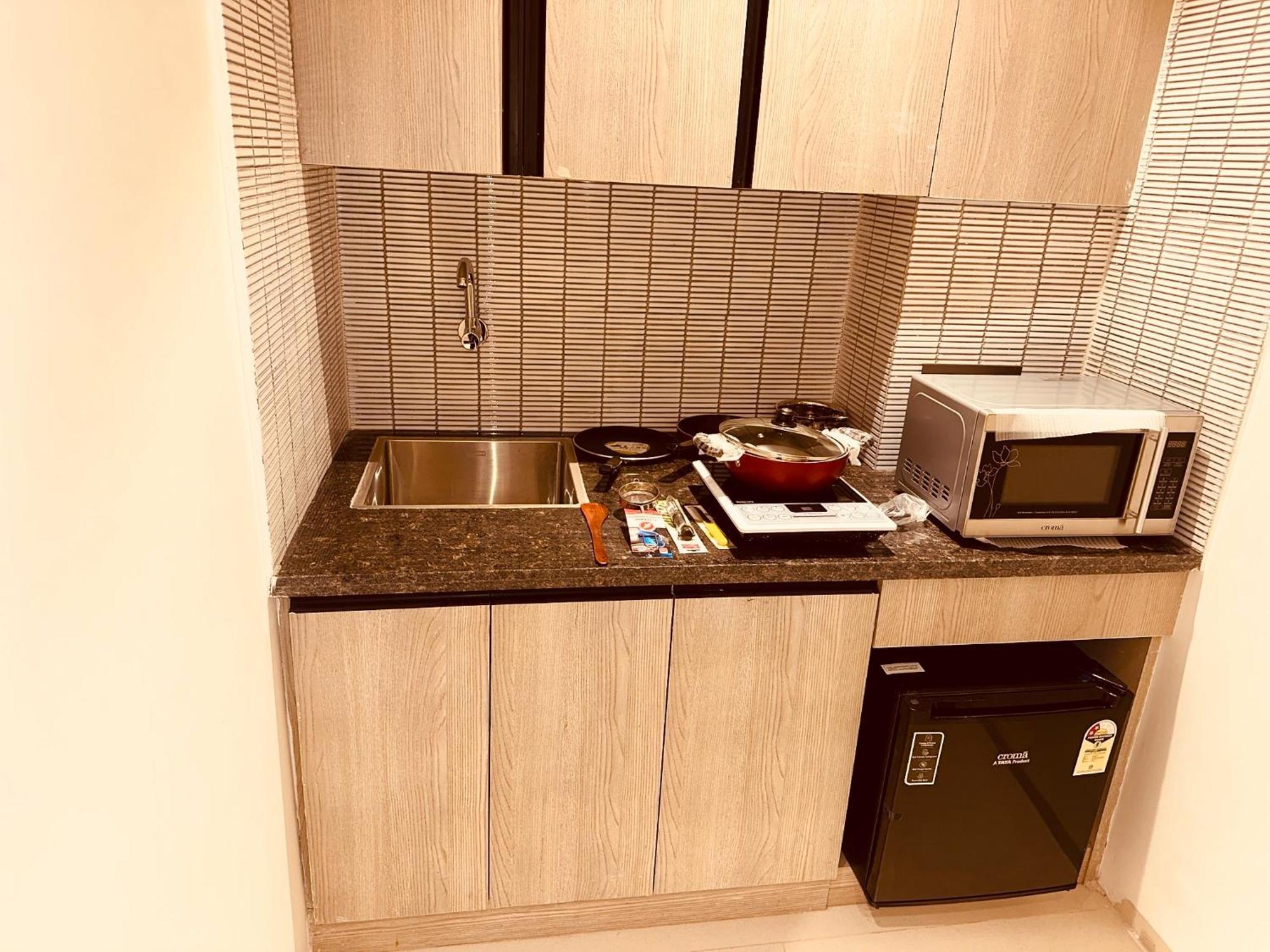 The Lodgers 2 Bhk Serviced Apartment Near Artemis Hospital Sector 57 Gurgaon - Nearest Metro Station Sector 54 Chowk Exterior foto